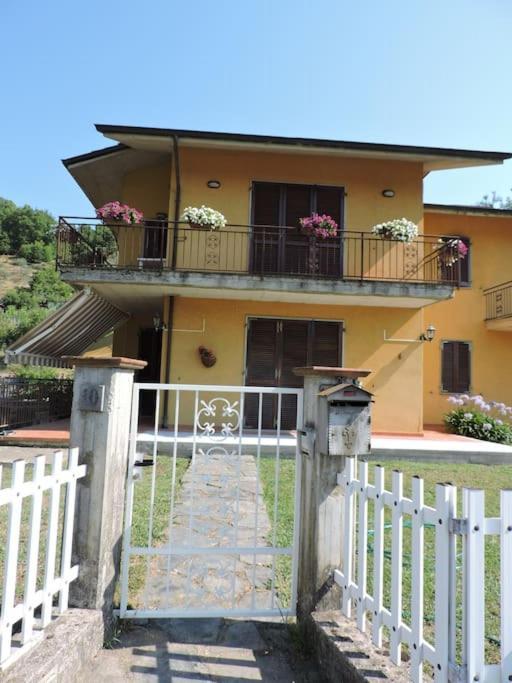 Casa Vacanze La Cicala Pontremoli Exterior photo